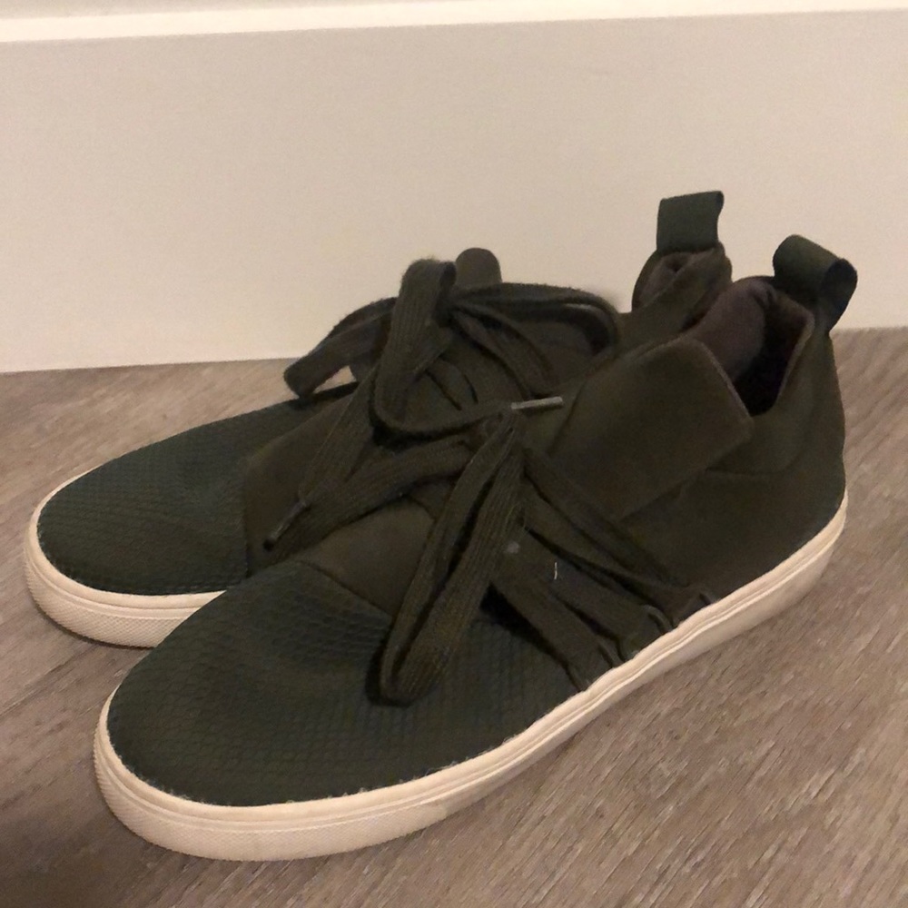 Green Steve Madden Lancer Sneaker, Size 7.5 - Picture 1 of 4